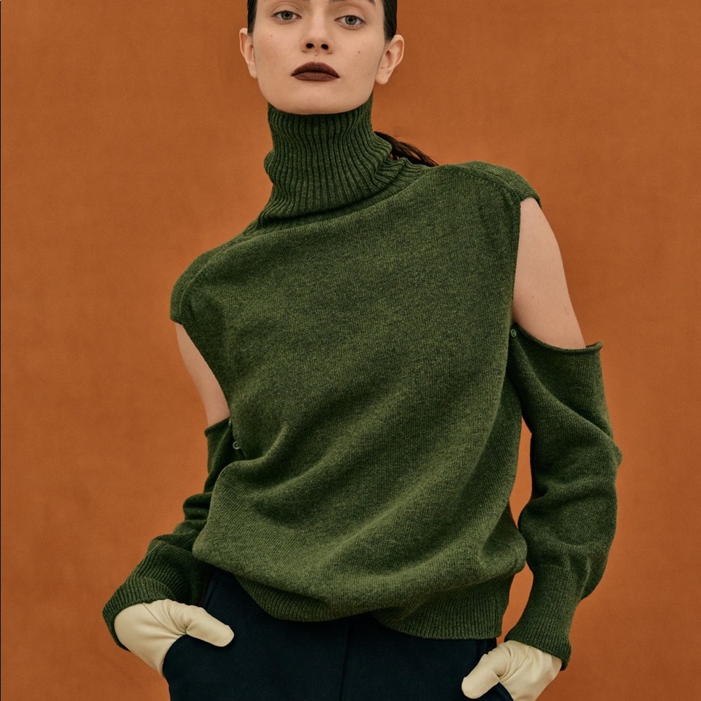 SOURCE UNKNOWN | DETACHABLE CUTOUT TURTLENECK, ASPEN GREEN